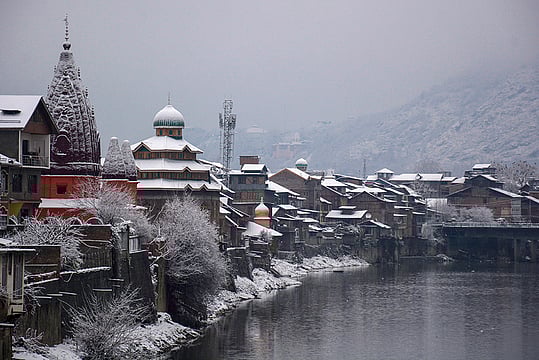 Weather in J&K: Clear Skies Return After Season's First Snowfall
