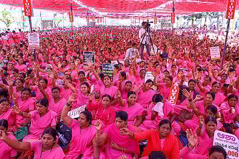Karnataka Rajya Samyukta Asha Karyakarteyara Sangha protest