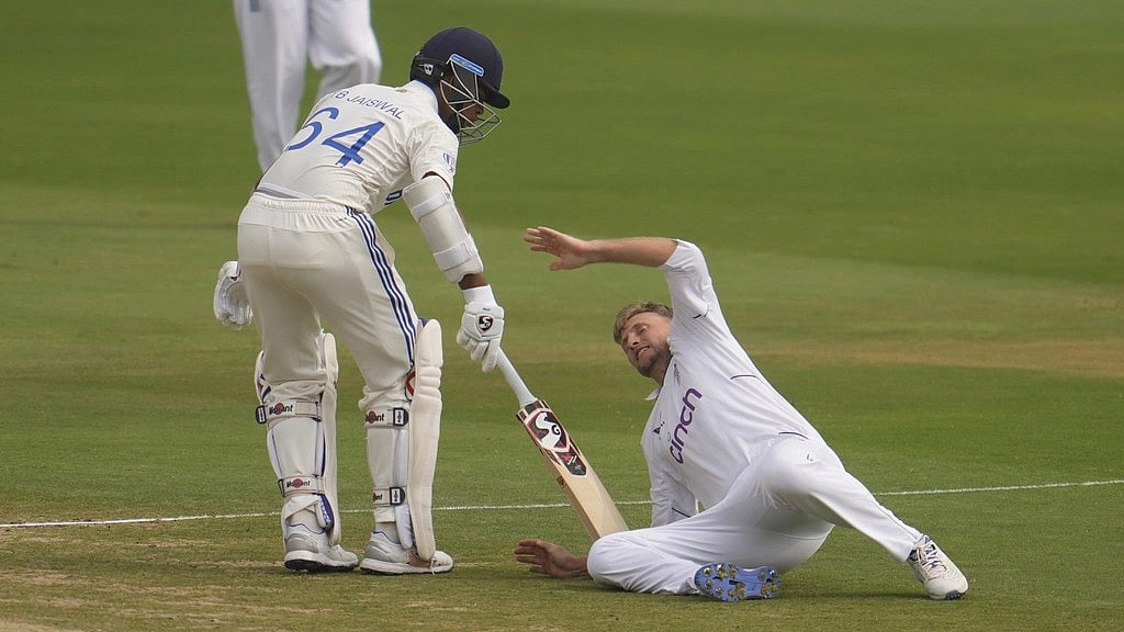 AP Photo/Manish Swarup : England's Joe Root falls after colliding with India's Yashasvi Jaiswal on the third day of the second test match between India and England in Visakhapatnam