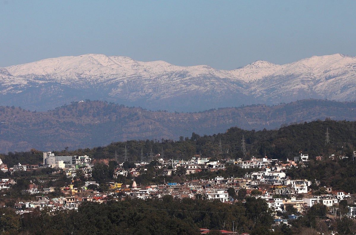 PTI : Kashmir witnesses fresh Snowfall.