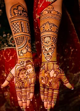 Sonarika Bhadoria Flaunts Shiv-Parvati Mehendi Design At Her Nuptials