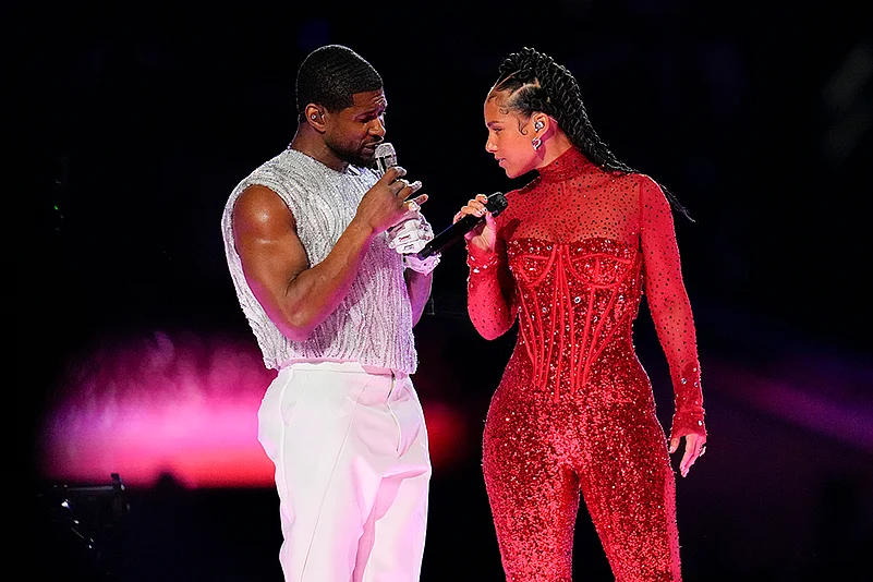 Super Bowl Football: Usher and Alicia Keys 