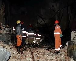 X/@PTI_News : Firefighters at the paint factory in Delhi's Alipur |