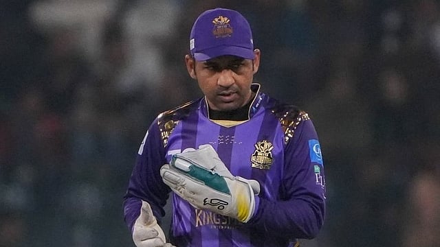 Pakistan Super League: Sarfaraz Ahmed Taken Off After Mohammad Wasim Jr's Throw Hits Him On The Head - Watch