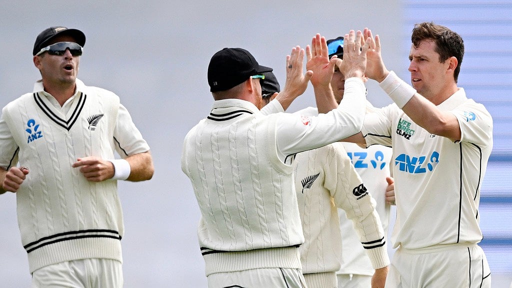 Andrew Cornaga/Photosport via AP                  : New Zealand's Matt Henry, right, celebrates with teammates after talking the wicket of Australia's Steve Smith on the first day of the first Test in Wellington on February 29, 2024.
