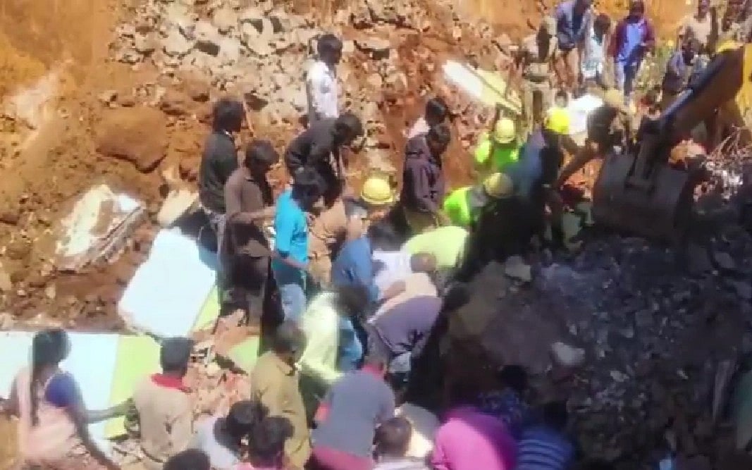 Twitter/ANI : Building collapsed in Ooty. |