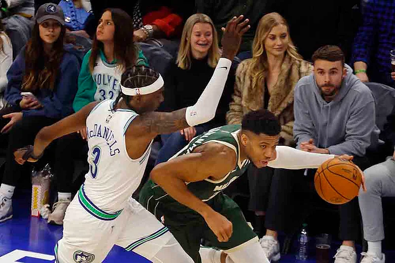 NBA 2023-24: Milwaukee Bucks vs Minnesota Timberwolves