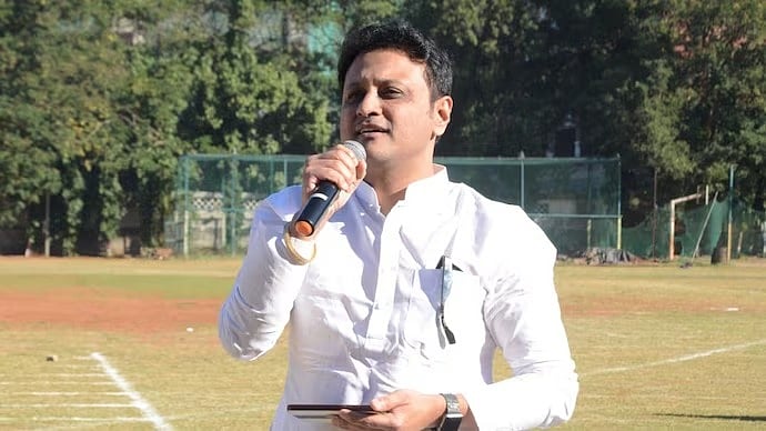 Facebook : Uddhav-led Shiv Sena leader Abhishek Ghosalkar |