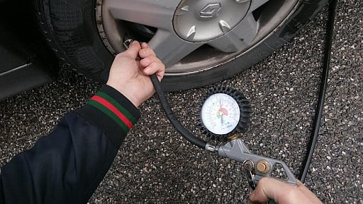 7 Best tyre inflators in India for Cars and Motorbikes (2024)