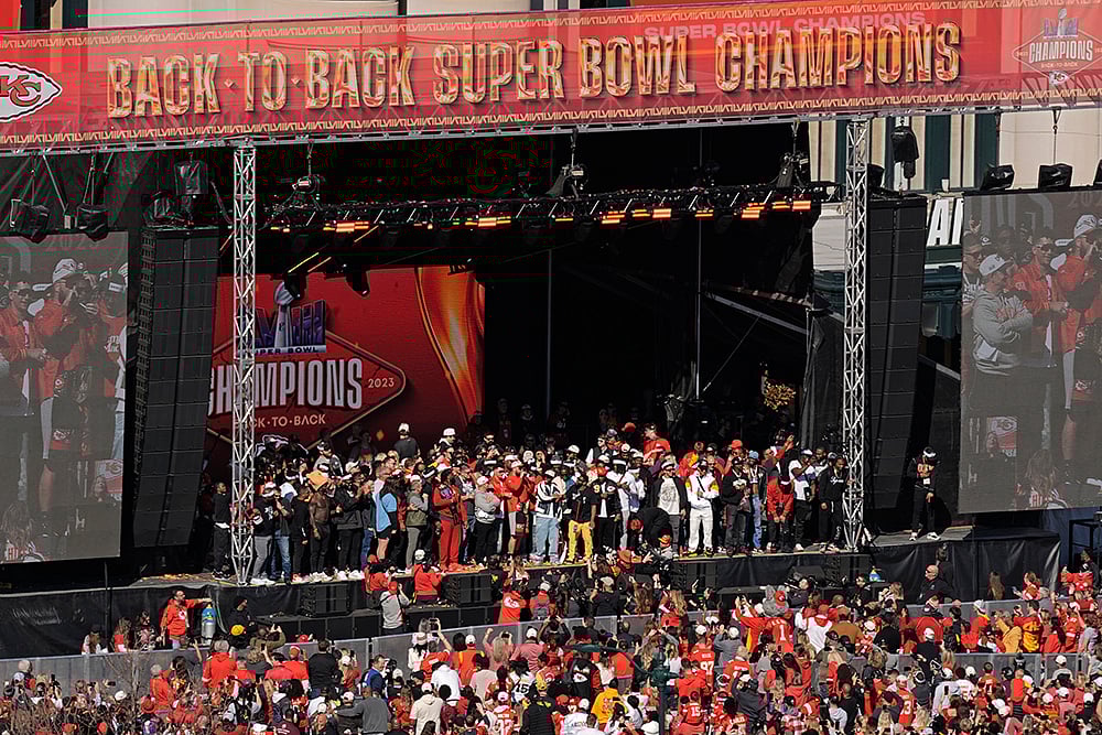 | Photo: AP/Charlie Riedel : Super Bowl Chiefs Parade Football