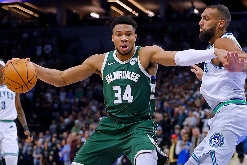 NBA 2023-24: Milwaukee Bucks vs Minnesota Timberwolves