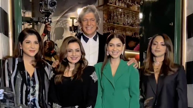 Instagram/@varindertchawla : Chunky Panday with Bhavana Pandey, Neelam Kothari, Maheep Kapoor, and Seema Kiran Sajdeh