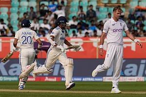 AP Photo/Manish Swarup : James Anderson reacts as India's Yashasvi Jaiswal and Axar Patel take run on his delivery on the first day of the second Test in Visakhapatnam.