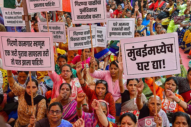 Rohit Pawar addresses Mill workers