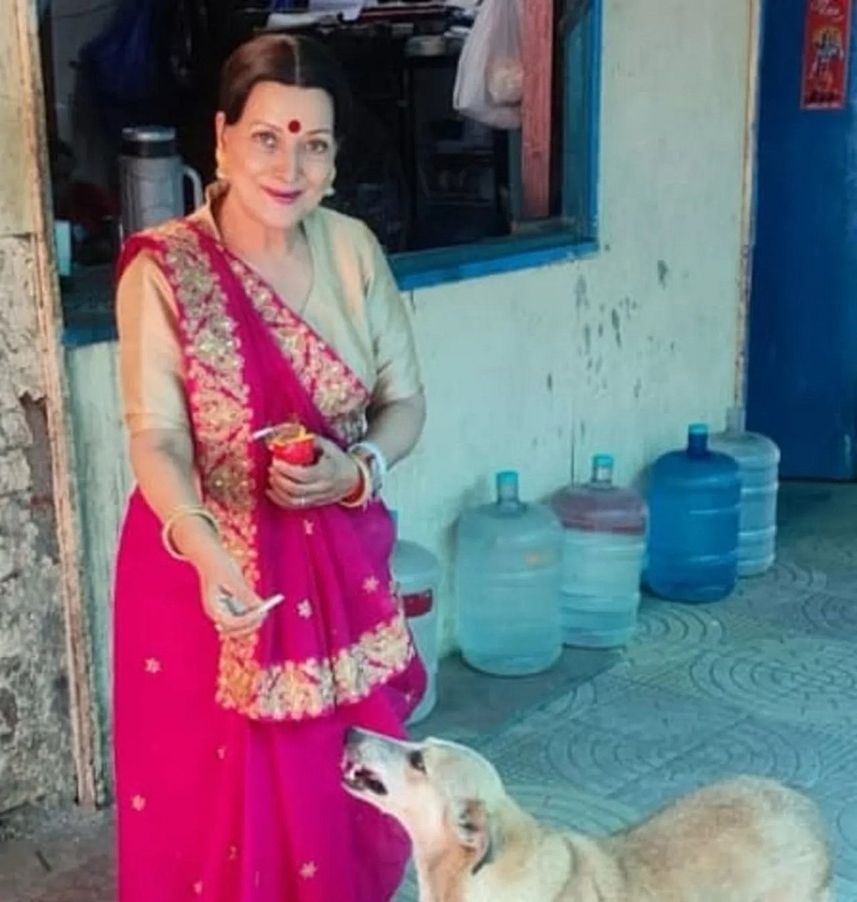 Instagram : Himani Shivpuri