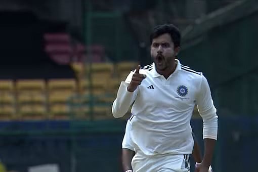 X/BCCI Domestic : Karnataka pacer Vasuki Koushik had scalped three crucial Railways wickets on Day 1 of their Ranji Trophy 2024 match. 
