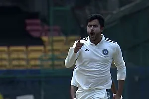 X/BCCI Domestic : Karnataka pacer Vasuki Koushik had scalped three crucial Railways wickets on Day 1 of their Ranji Trophy 2024 match.