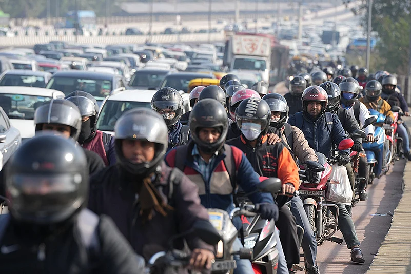 Traffic jam at NH 24 in Delhi
