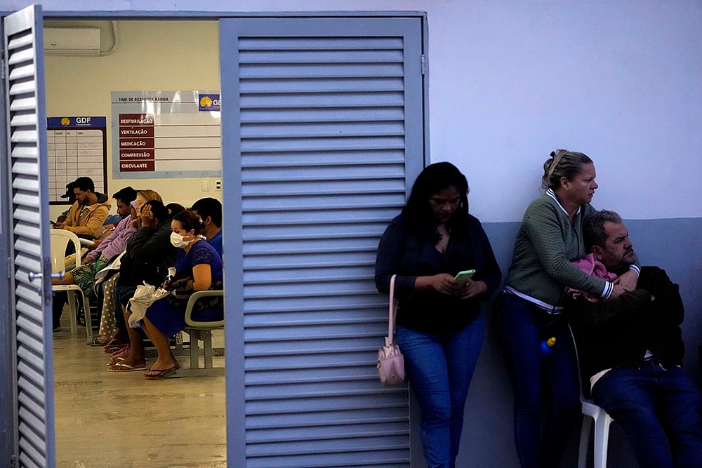 | Photo: AP/Eraldo Peres : Brazil Dengue 