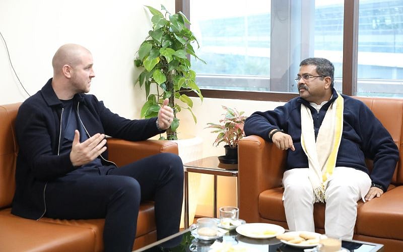 Former Arsenal FC defender Philippe Senderos (left) met education and skill development minister Dharmendra Pradhan in New Delhi on Thursday, February 1, 2024. - Photo: AIFF