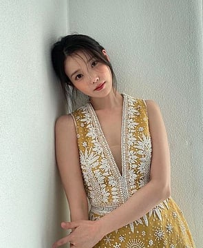 Singer IU's Habit: Sitting At Dining Table For 6-7 Hours A Day On Her Days Off