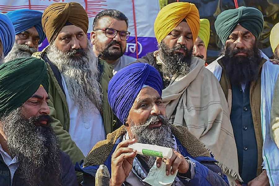 PTI : Farmer leader Sarwan Singh Pandher addressing a presser |