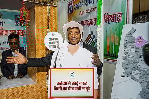 CEC Rajiv Kumar visits an exhibition in LKO