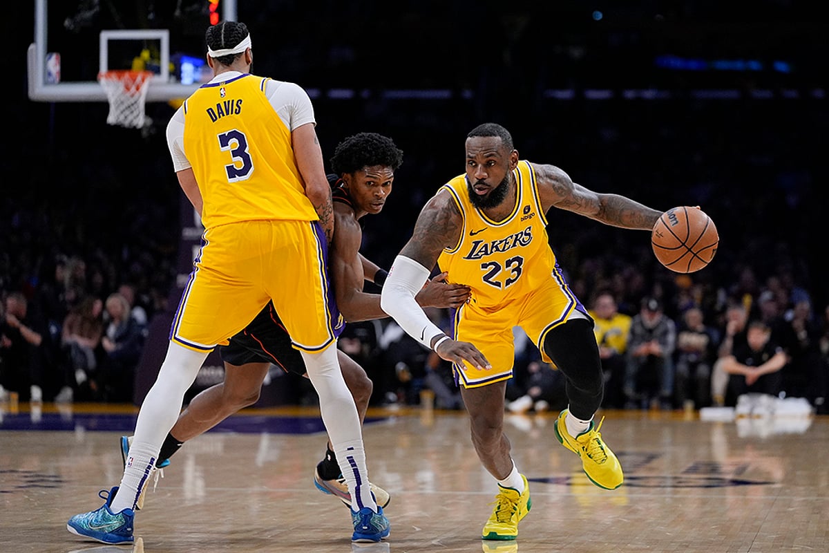NBA: LeBron James Helps Los Angeles Lakers Beat Detroit Pistons