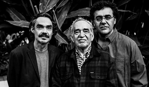 Gabriel García Márquez between his two sons 