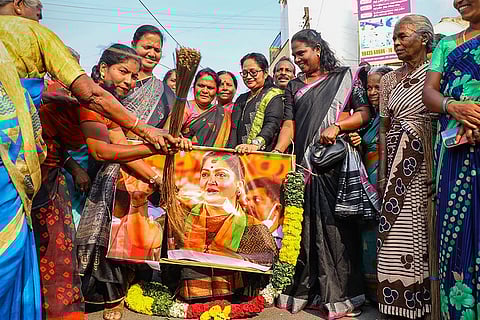 DMK women''s wing protest against BJP leader Kushboo