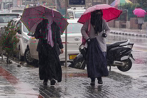 Weather: Rains in Srinagar