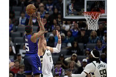 NBA 2023-24: Sacramento Kings vs Milwaukee Bucks