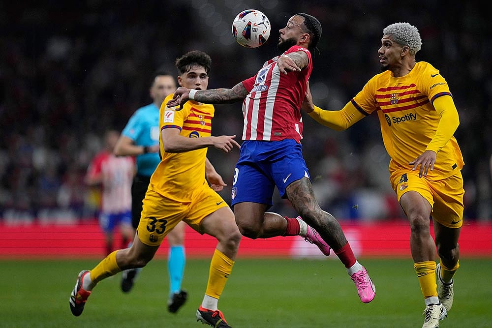 Photo: AP/Bernat Armangue : La Liga: Atletico Madrid vs Barcelona