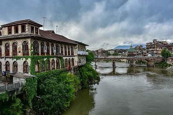 Getty Images : An ancient residential house is seen on the banks of river Jehlum during a cloudy weather in old city of Srinagar, the summer capital of Jammu and Kashmir.