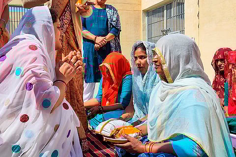 International Women's Day: Bikaner mayor meets female prisoners