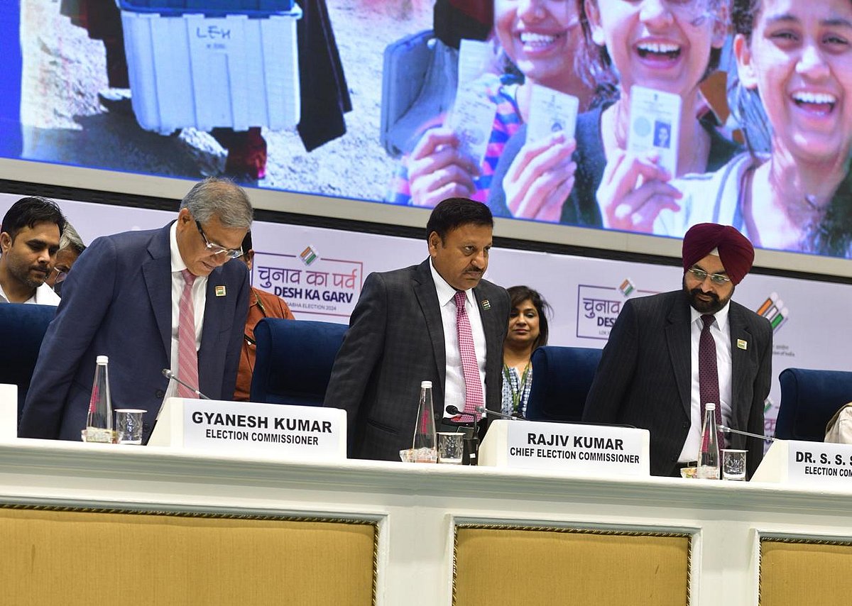 Outlook/Tribhuvan Tiwari : CEC Rajiv Kumar Along with election Commissioners Gyanesh Kumar and Sukhbir Singh Sandhu announced the dates for Lok sabha elections and for state assemblies.