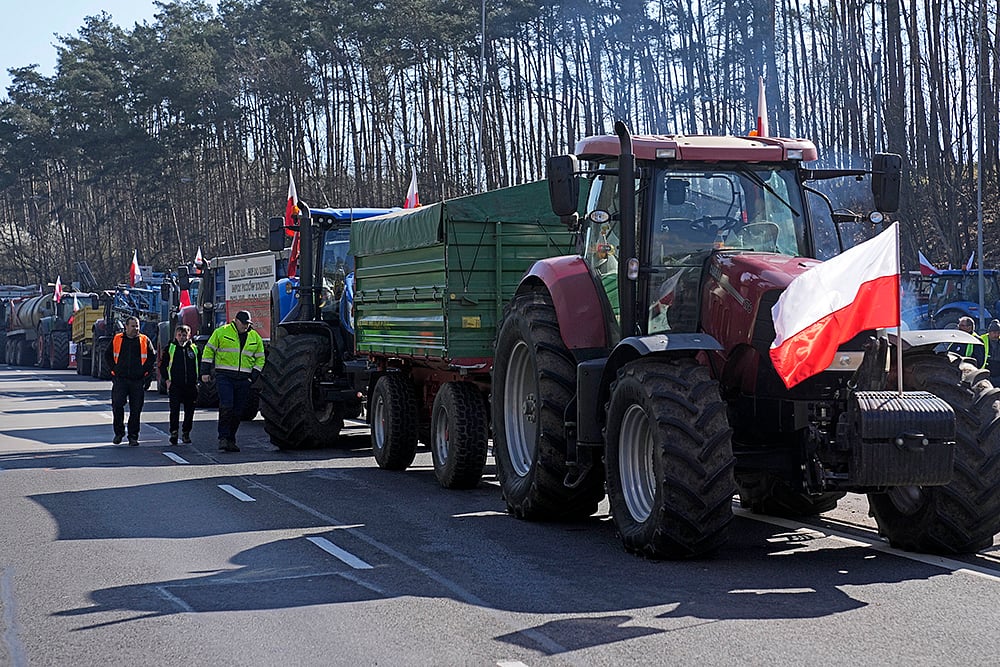 | Photo: AP/Ebrahim Noroozi : Poland Farmer Protest