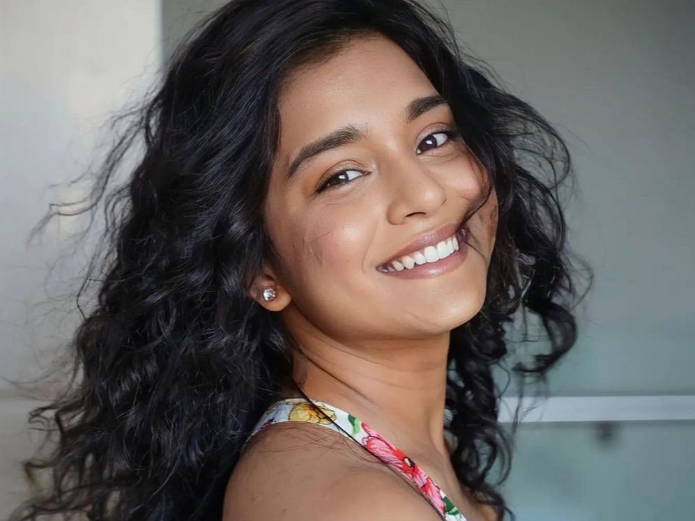 Instagram : Sumbul Touqeer