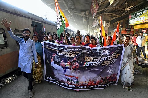 TMC supporters leave for Kolkata for rally