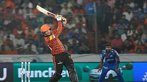 AP Photo/Mahesh Kumar A. : Sunrisers Hyderabad's Heinrich Klaasen plays a shot during the Indian Premier League match between Sunrisers Hyderabad and Mumbai Indians in Hyderabad.