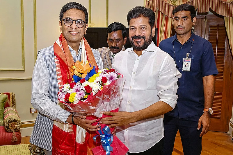 Revanth Reddy meets CJI DY Chandrachud