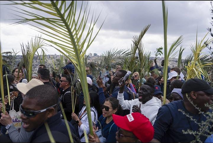 AP/Ohad Zwigenberg : Palm Sunday Celebrations in Jerusalem