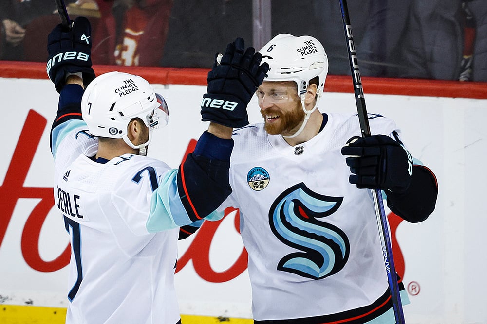 | Photo: Jeff McIntosh/The Canadian Press via AP : NHL 2023-24: Seattle Kraken vs Calgary Flames