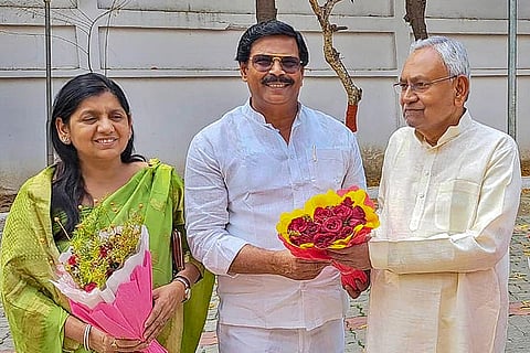 RJD leader Lovely Anand joins JDU