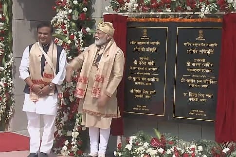 PTI : PM Modi unveiled a statue of 'Ahom general' Lachit Borphukan in Assam