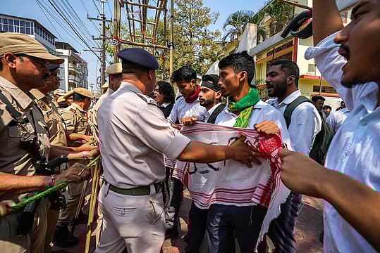 Namaz Incident: Hindu Raksha Dal Protests Outside Delhi Police Headquarters Over SI’s Suspension