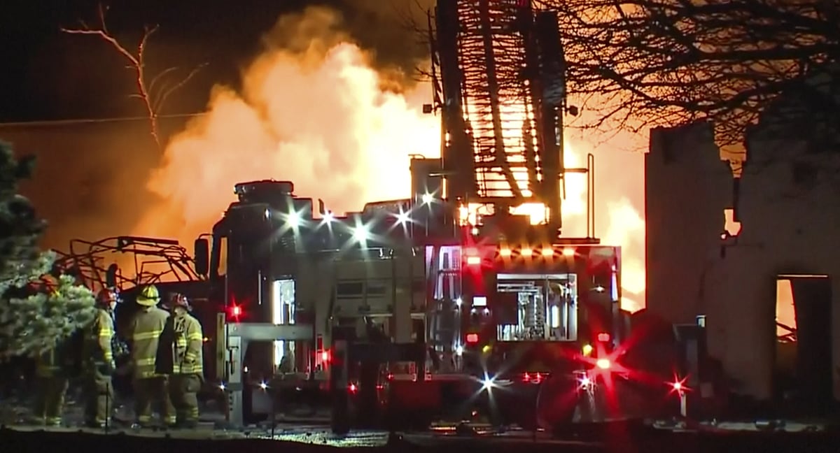 An expert who saw footage of a massive fire in a suburban Detroit community wondered what caused the violent blaze. Until he learned that vape pens were at the site. - AP