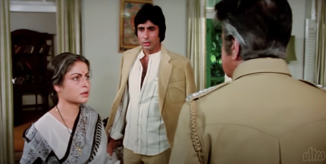 Screengrab: Amitabh Bachchan played son to Rakhee in Shakti