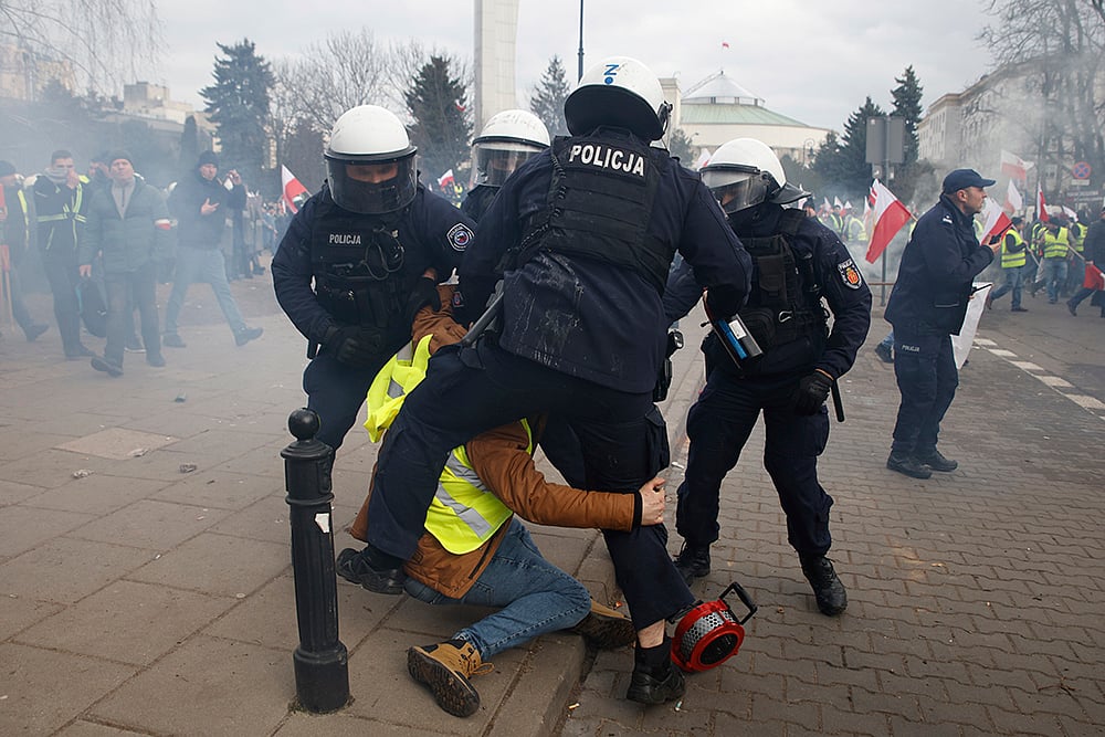 | Photo: AP/Michal Dyjuk : Poland Farmers Protest