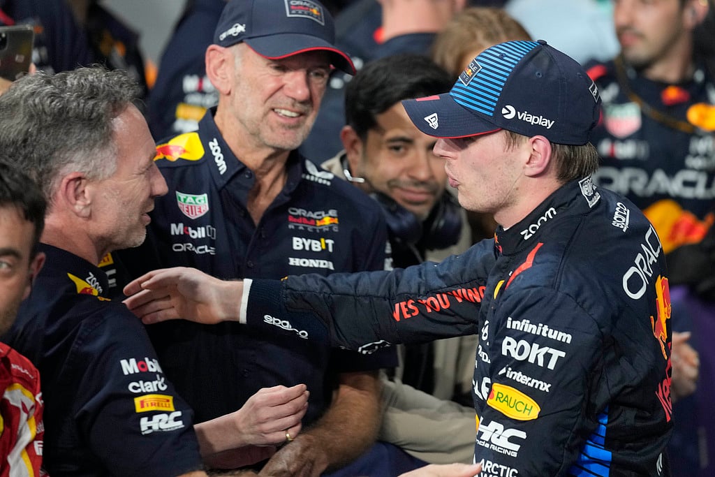 AP, Darko Bandic : Red Bull driver Max Verstappen of the Netherlands celebrates with Red Bull team principal Christian Horner after winning the Formula One Saudi Arabian Grand Prix at the Jeddah Corniche Circuit, in Jeddah, Saudi Arabia, Saturday, March 9, 2024. (AP Photo/Darko Bandic)


